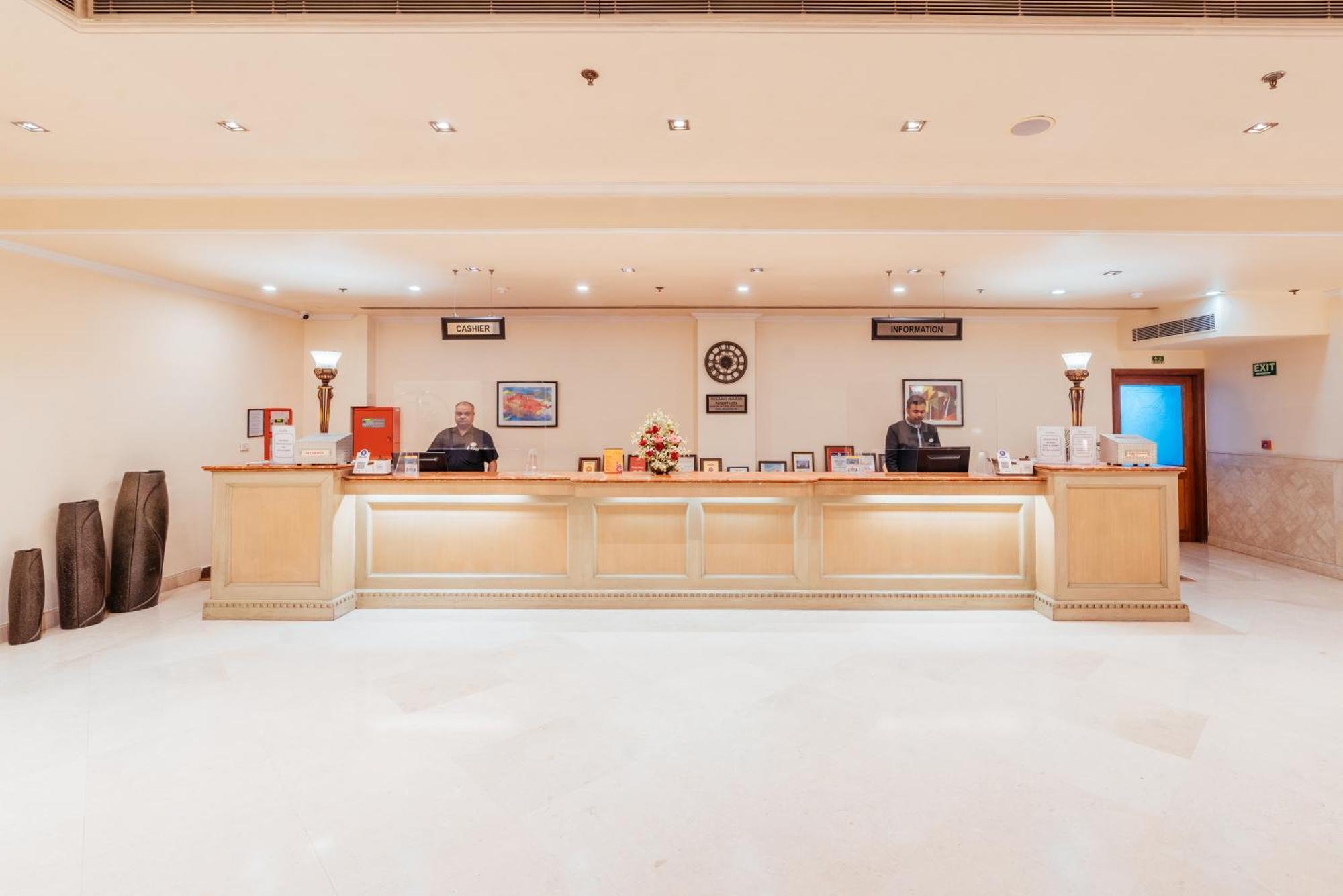 เดอะ พิคคาดิลี โฮเต็ล ลัคนาว Hotel ลัคเนา ภายนอก รูปภาพ